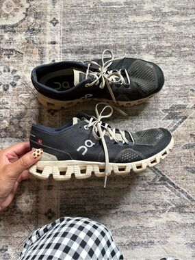 On cloud x on running women’s shoes size 7